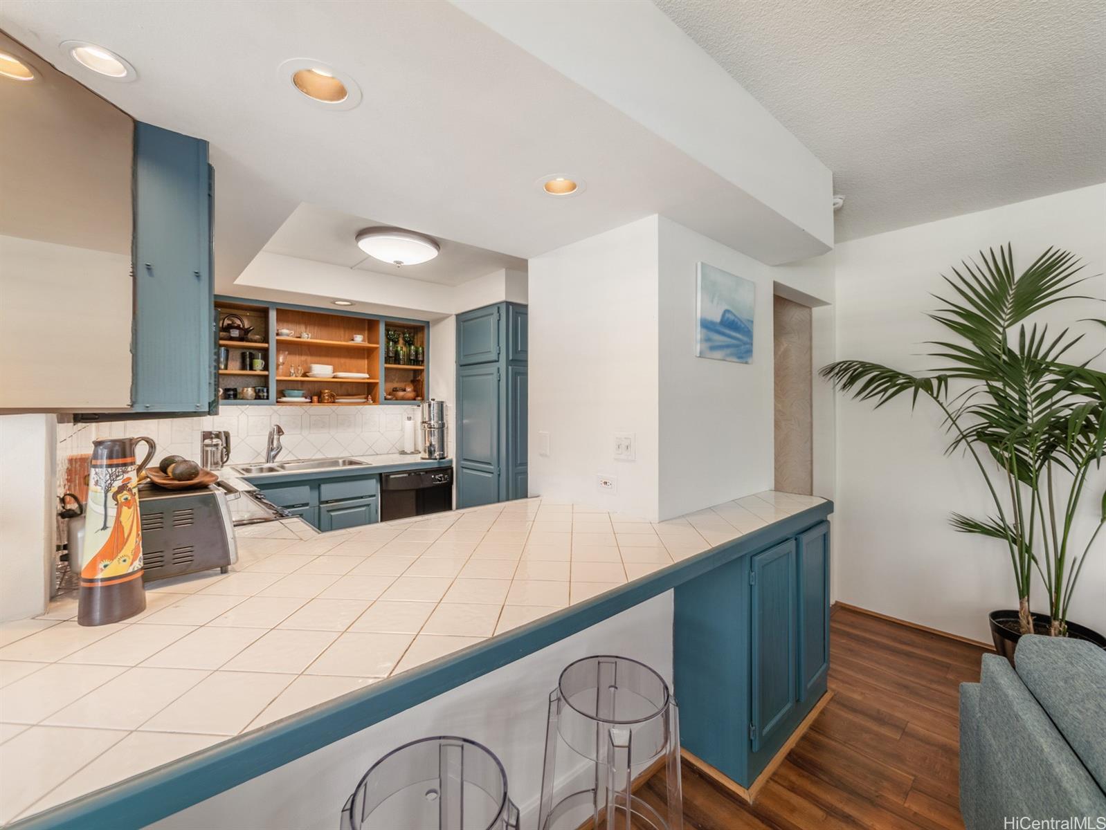 2500 Kalakaua Avenue  Unit 503