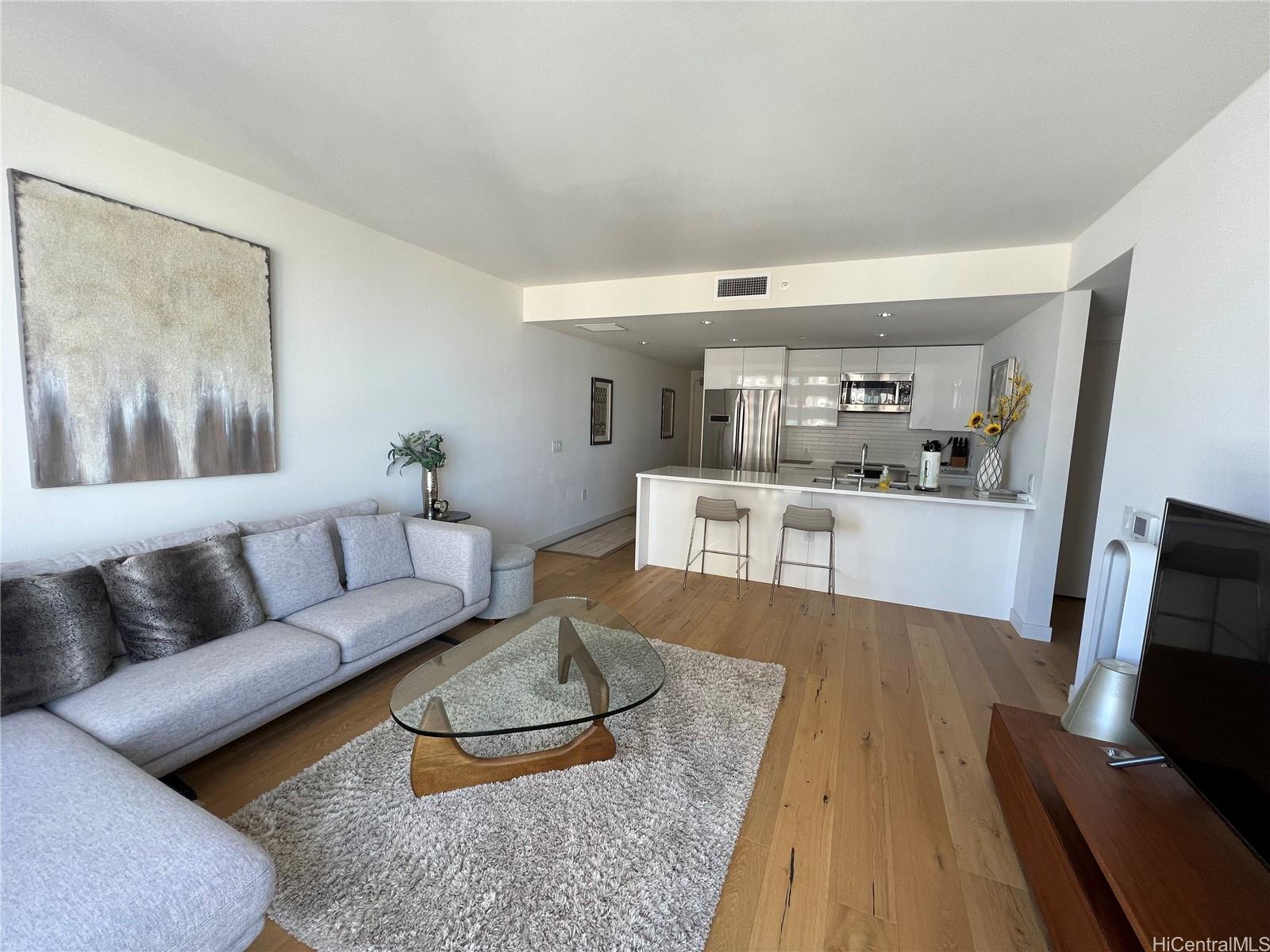 1001 Queen Street 1805