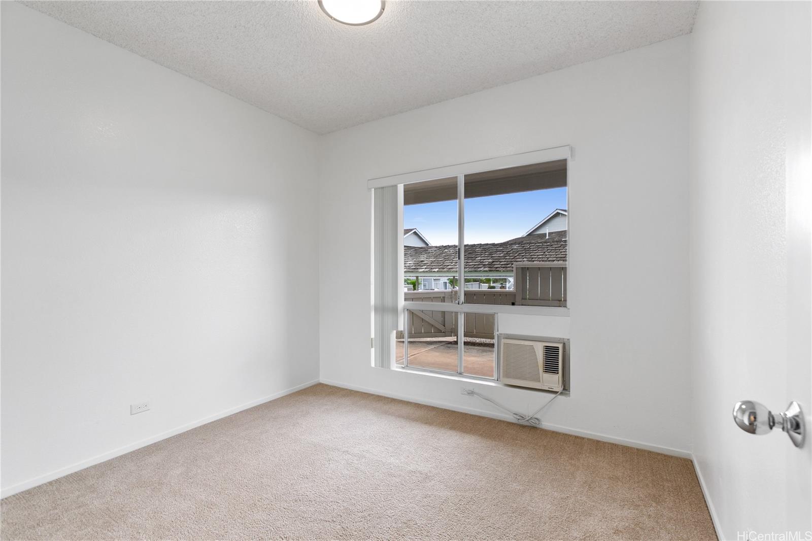 Photo 19 of 21