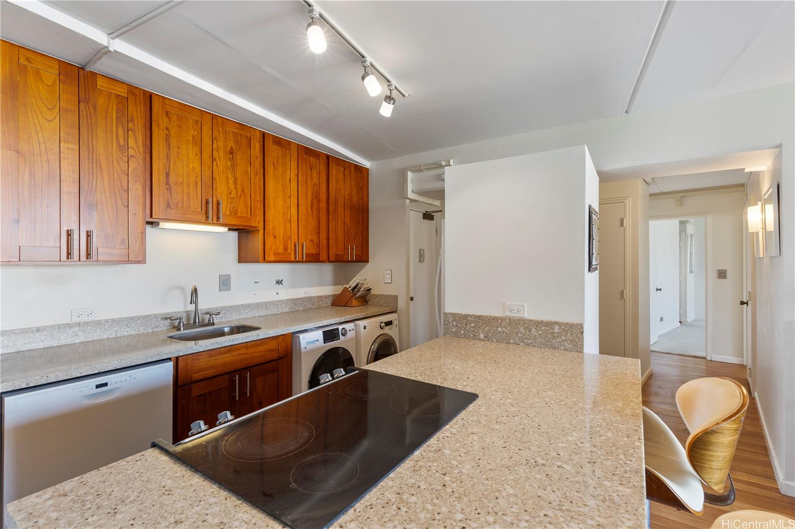 2333 Kapiolani Boulevard  Unit 814