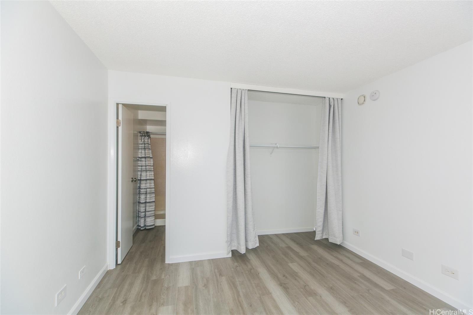 Photo 19 of 25