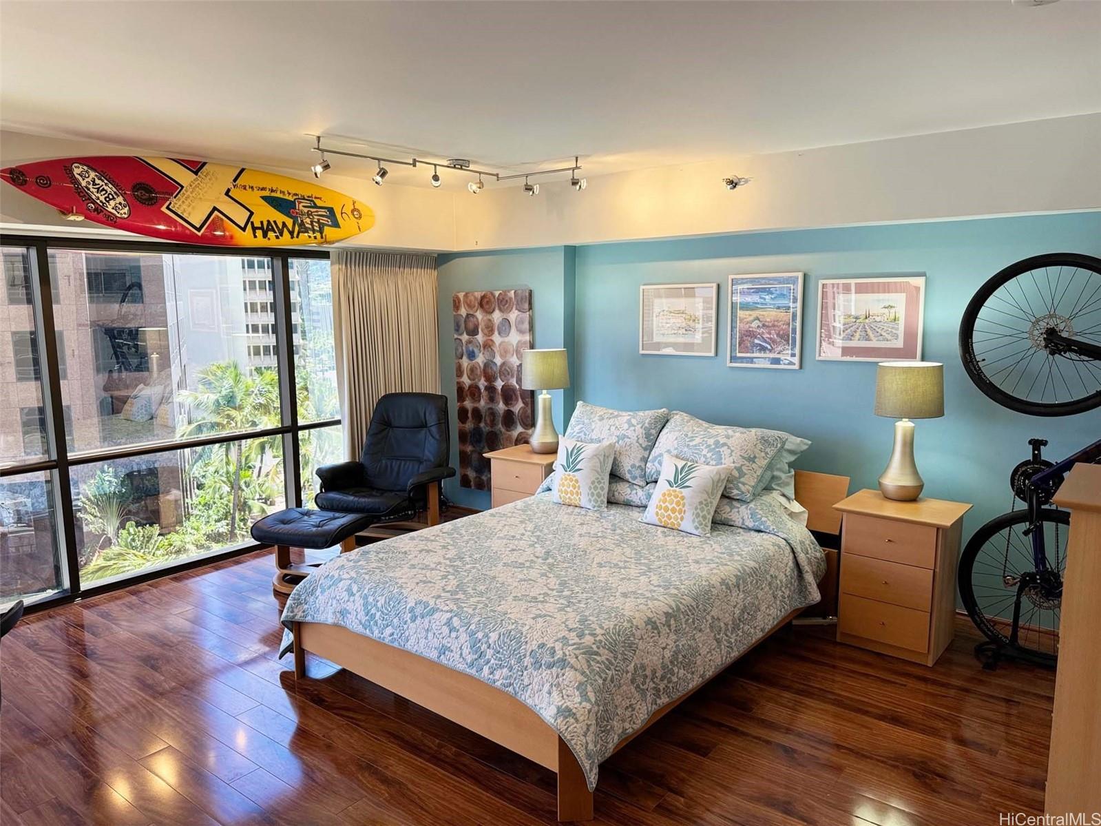 Photo 2 of 25