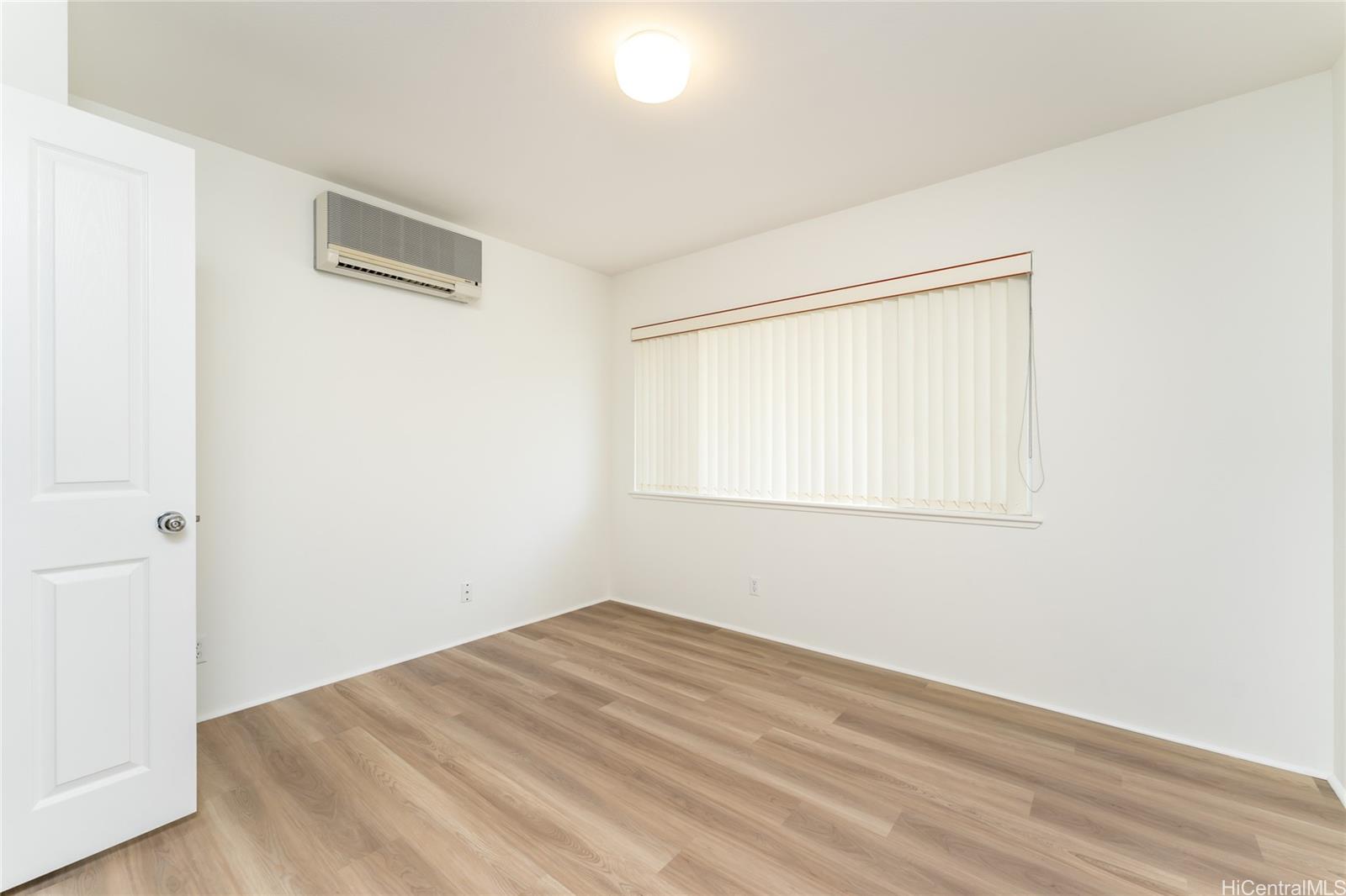 Photo 19 of 25