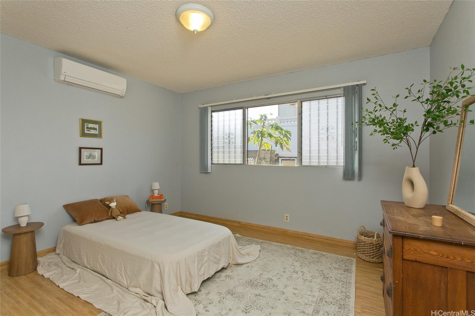 Photo 11 of 21