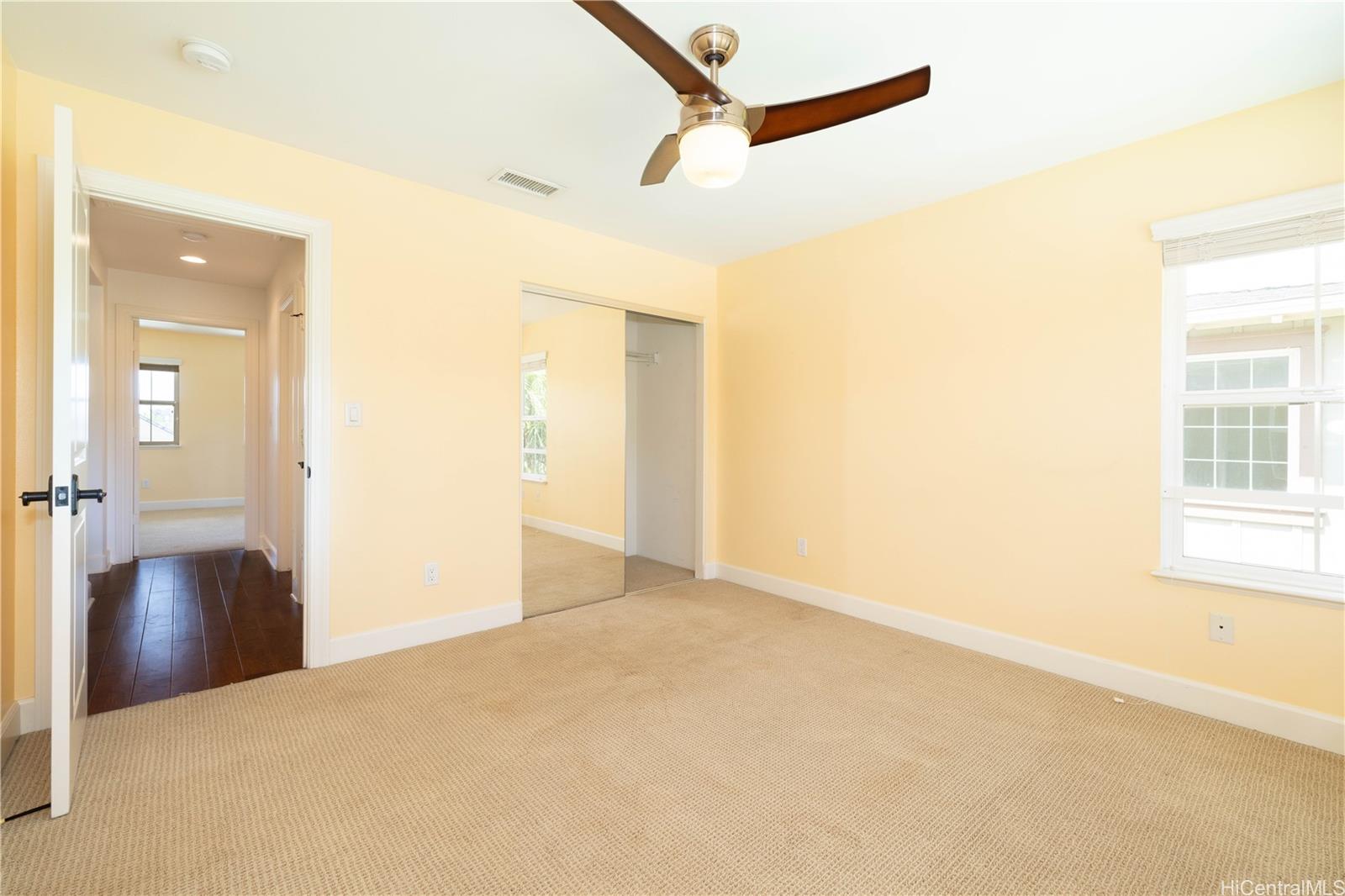 Photo 18 of 25