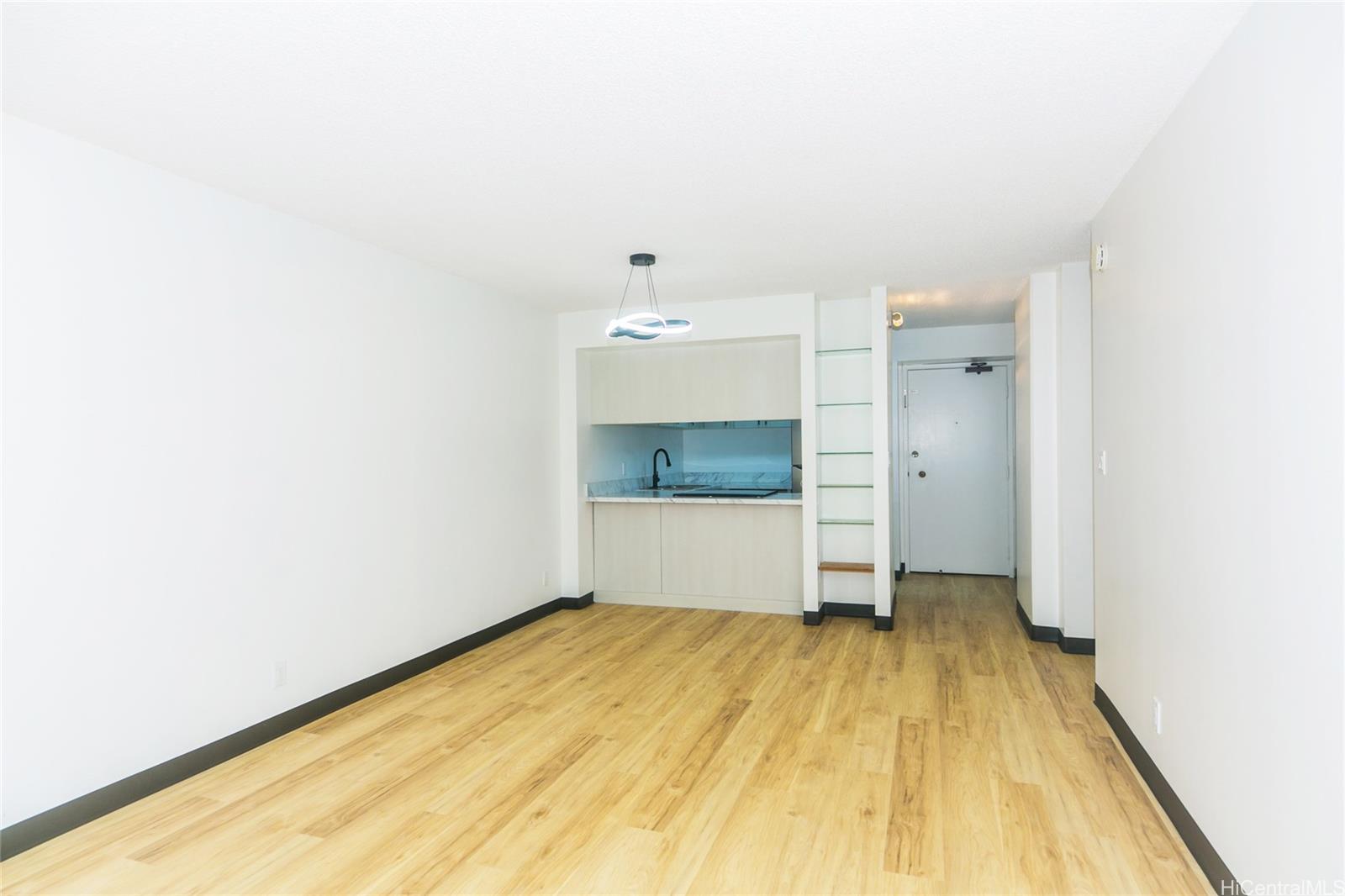 Photo 3 of 23