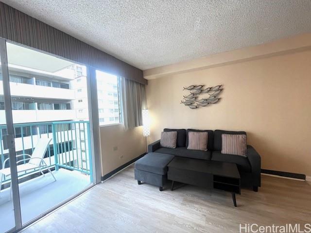 Photo 4 of 25