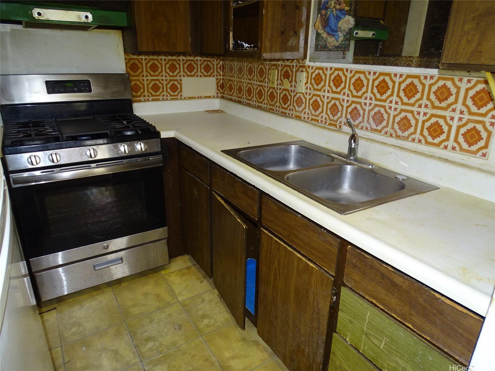 87-131 Helelua Street  Unit J206
