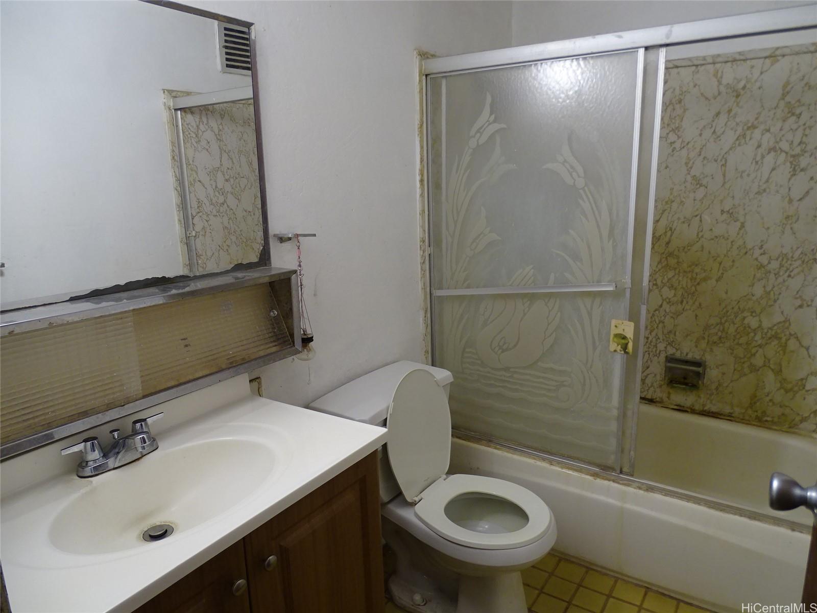 87-131 Helelua Street  Unit J206