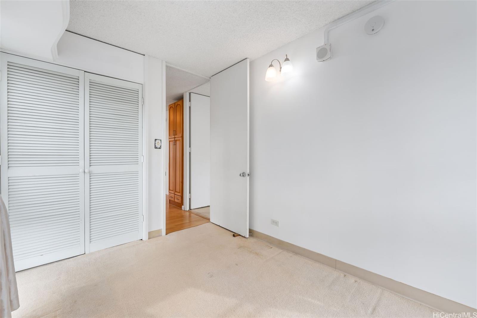 Photo 17 of 24