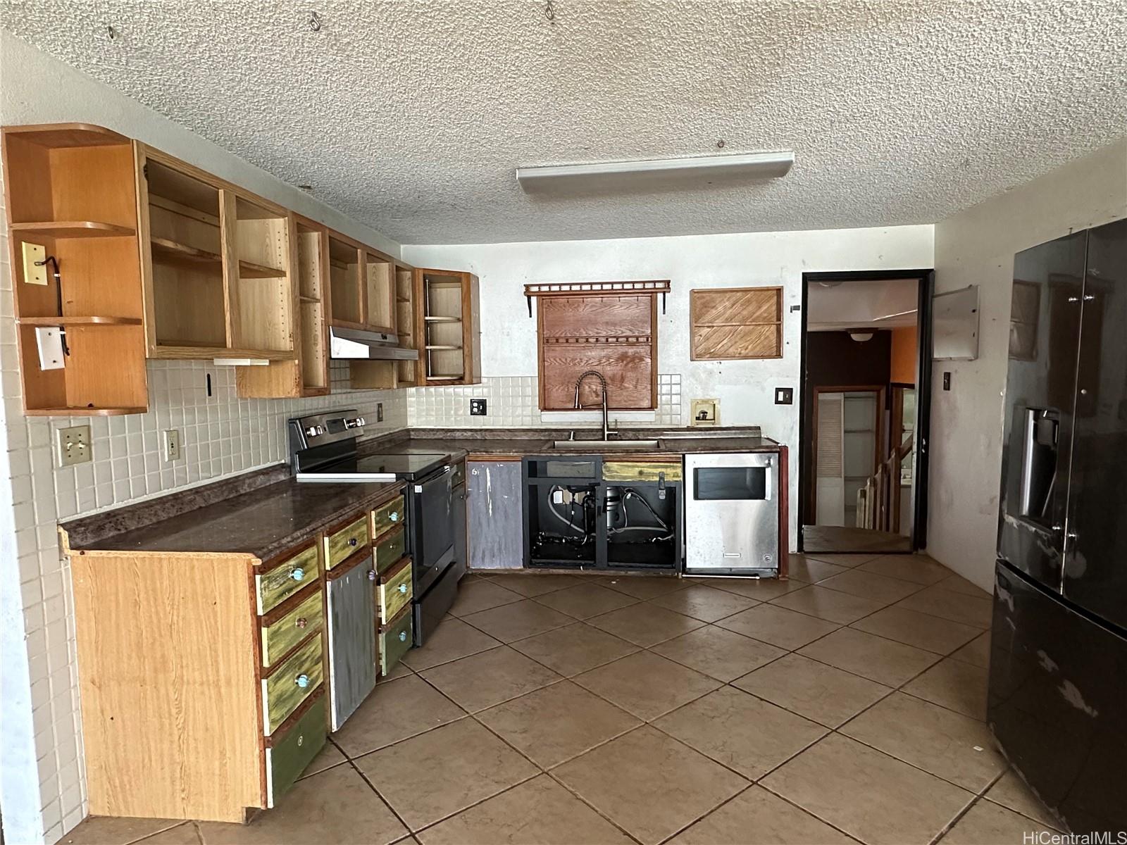 87-135 Liliana Street