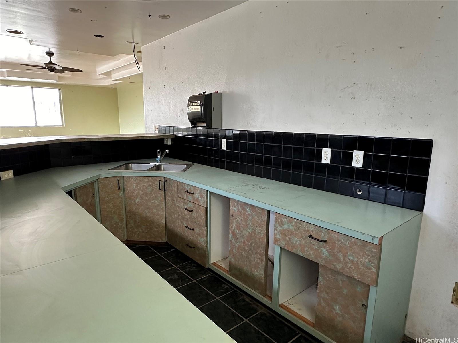 87-135 Liliana Street