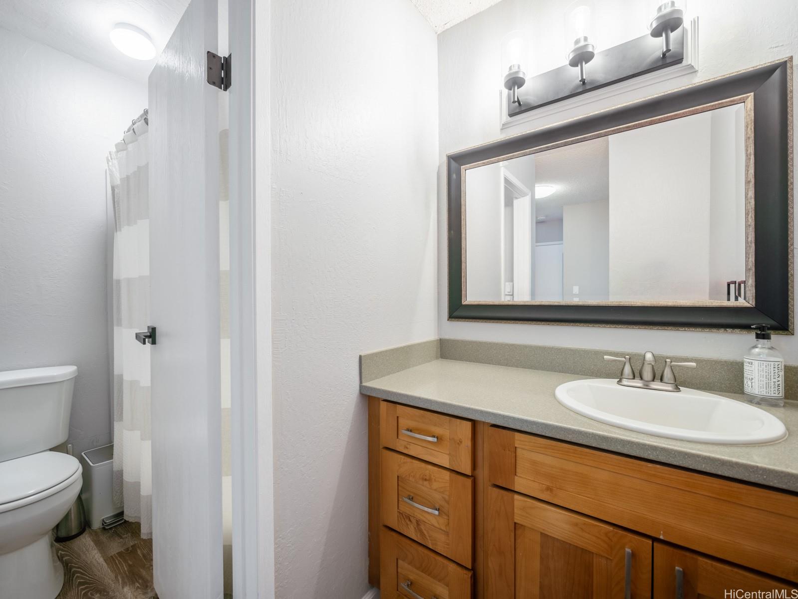 Photo 21 of 25