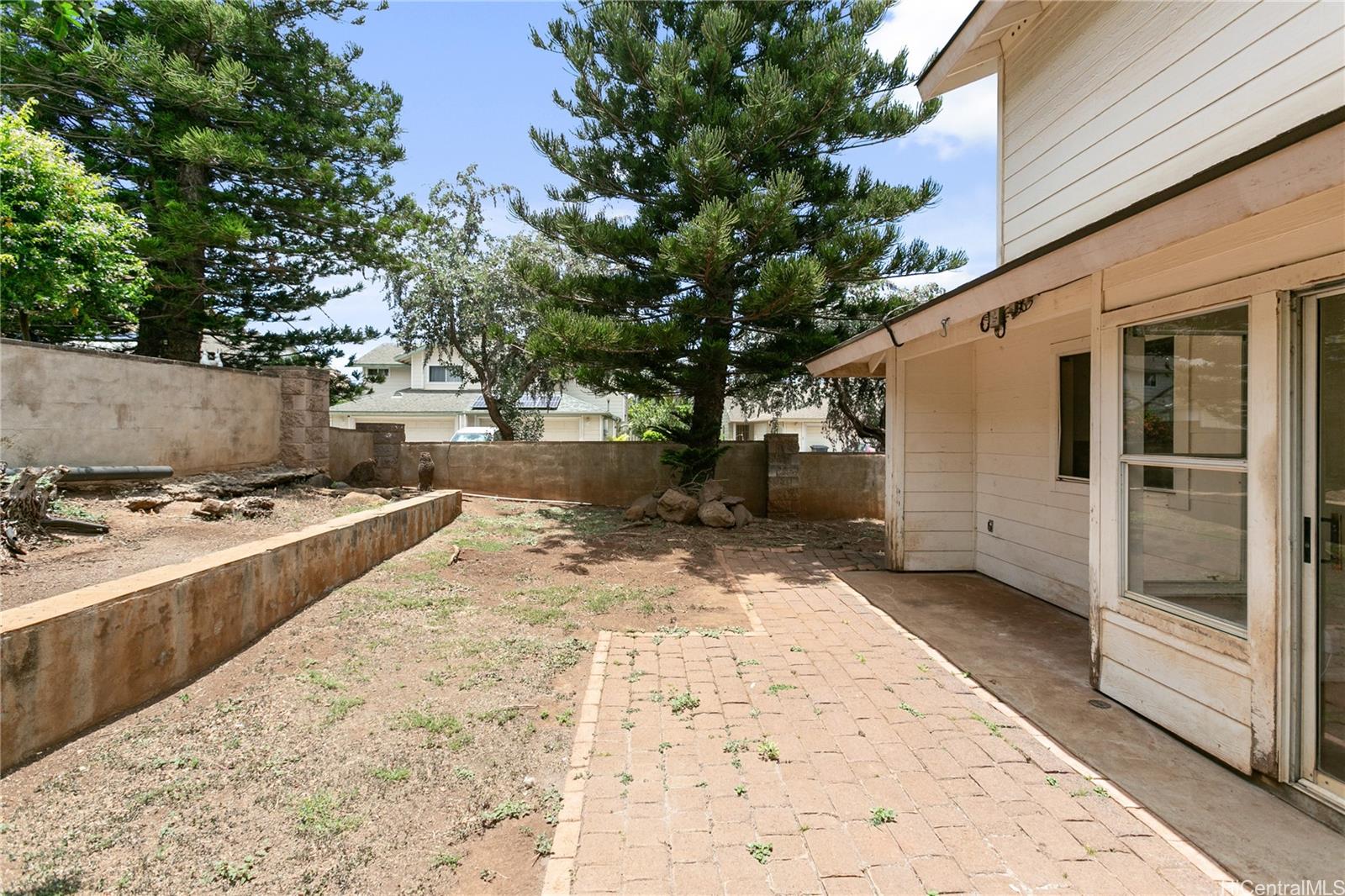 Photo 7 of 25