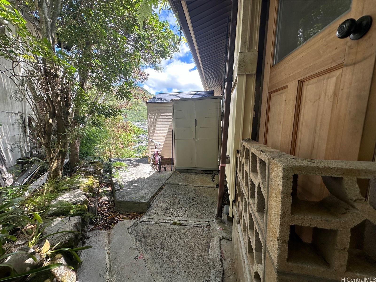 Photo 16 of 18