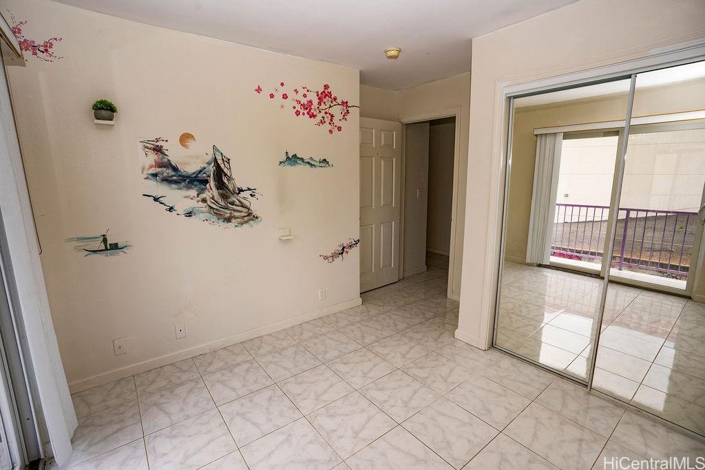 Photo 14 of 25