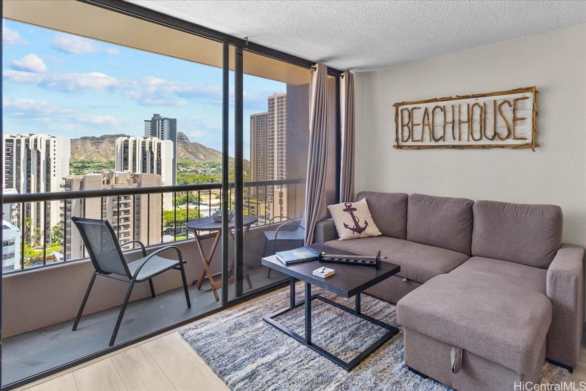 320 Liliuokalani Avenue 2101