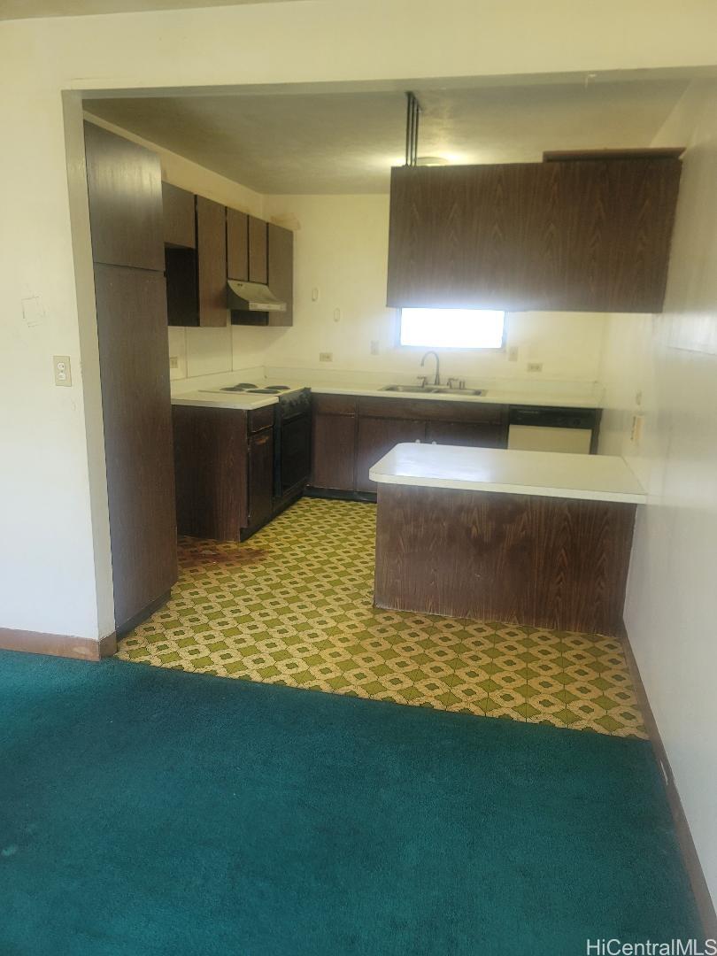 Photo 4 of 6