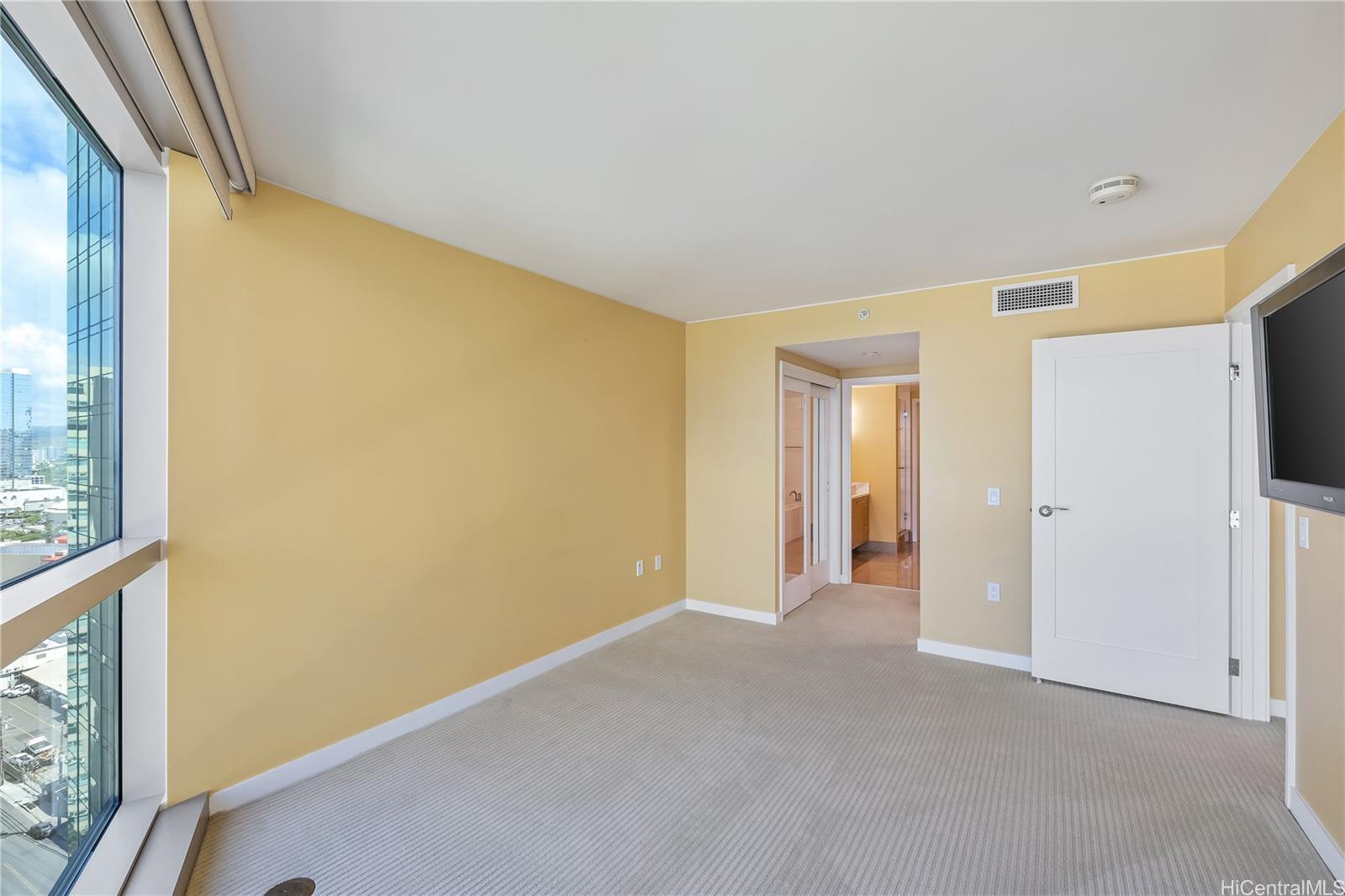 Photo 6 of 25