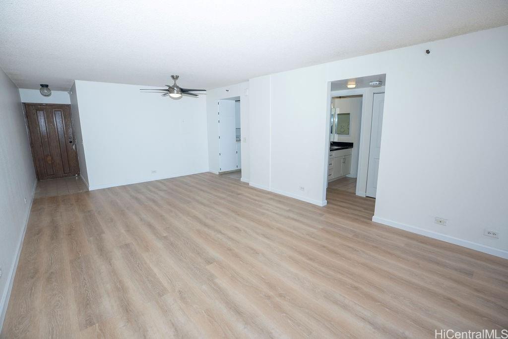 Photo 4 of 25