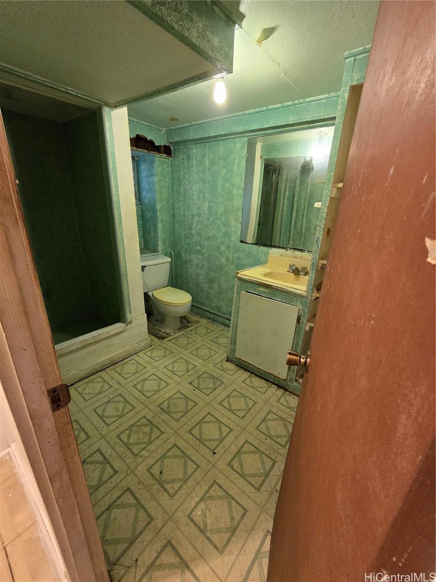 Photo 14 of 23