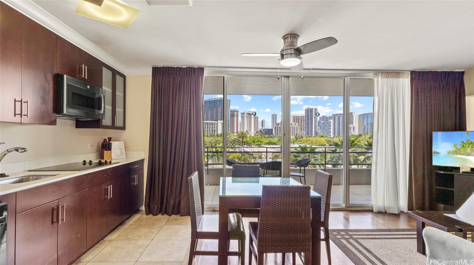 255 Beach Walk 56