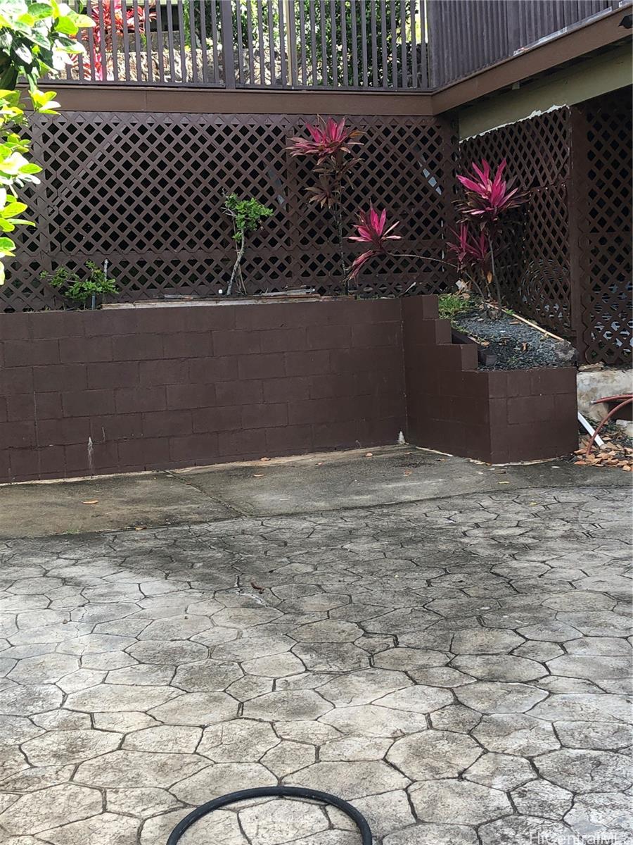 Photo 8 of 25