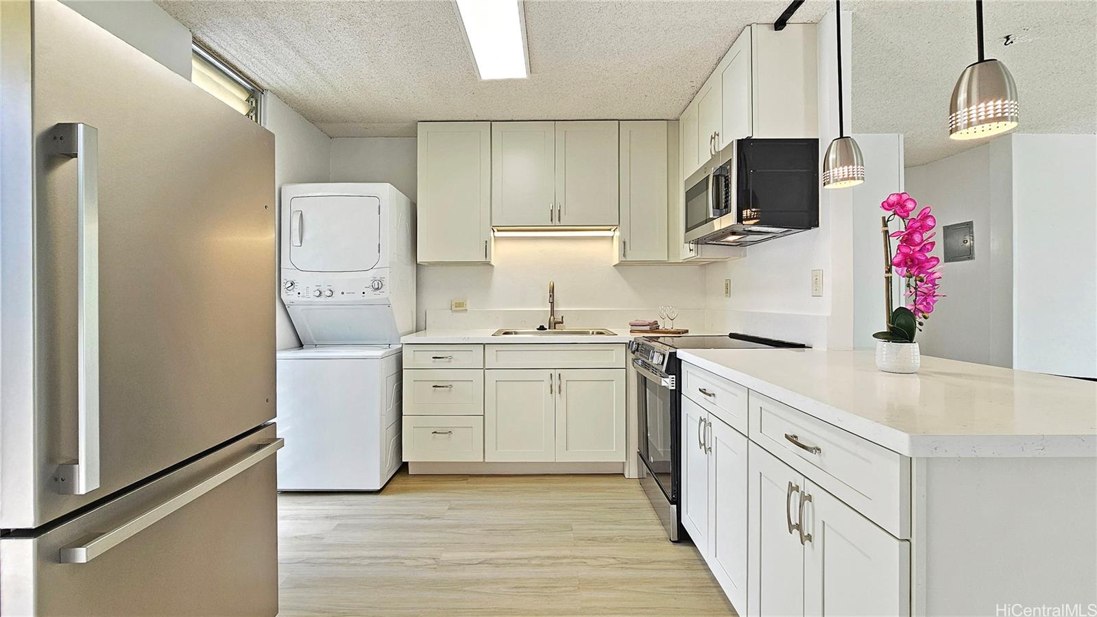 Photo 3 of 25