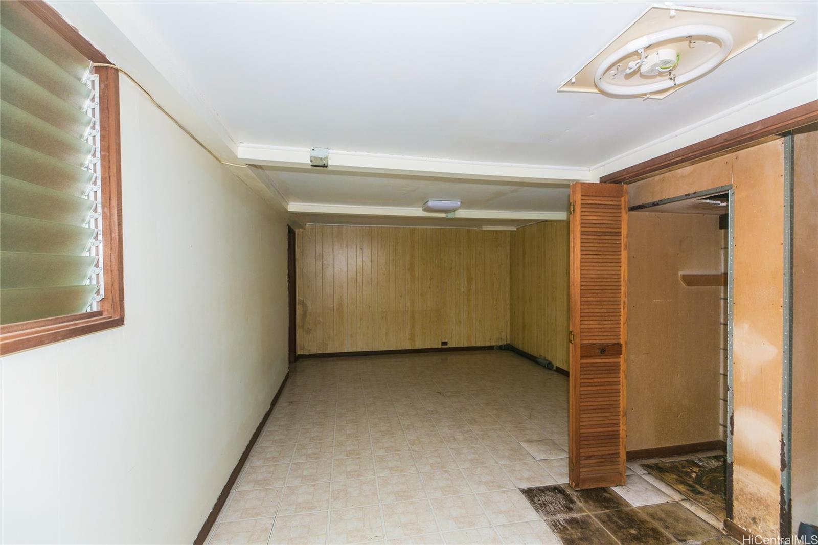 Photo 17 of 25