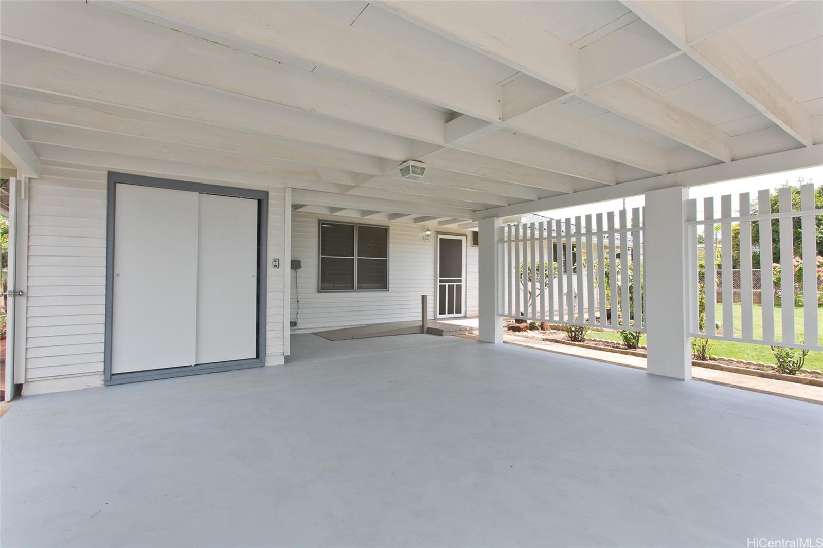 Photo 18 of 25