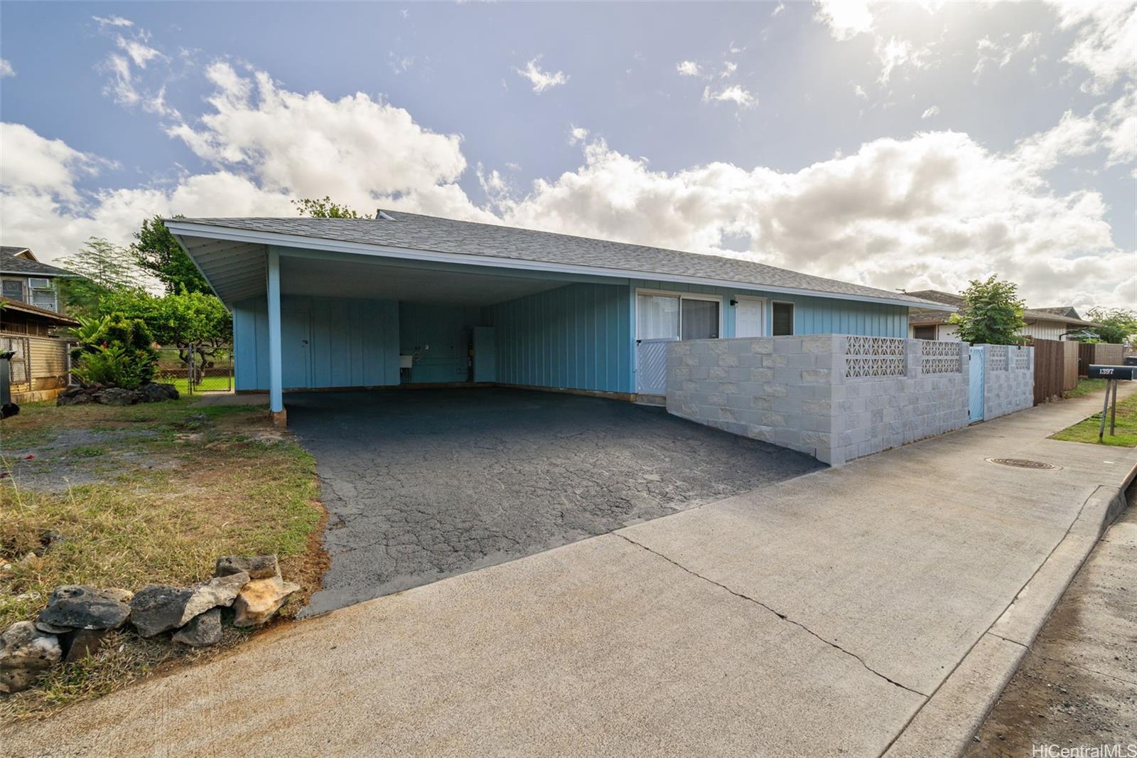 1395/1397 Hooli Circle