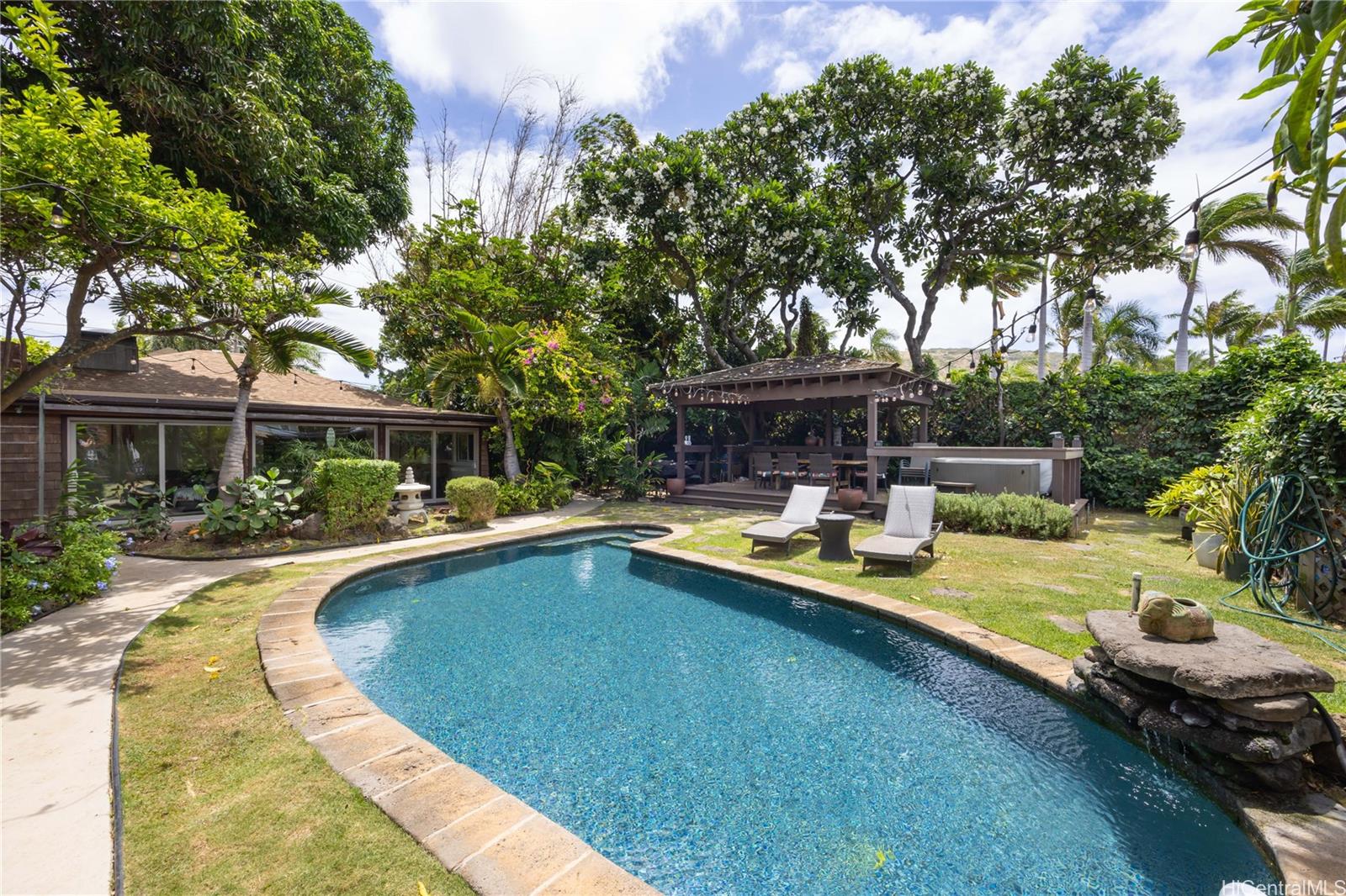 321 Portlock Road