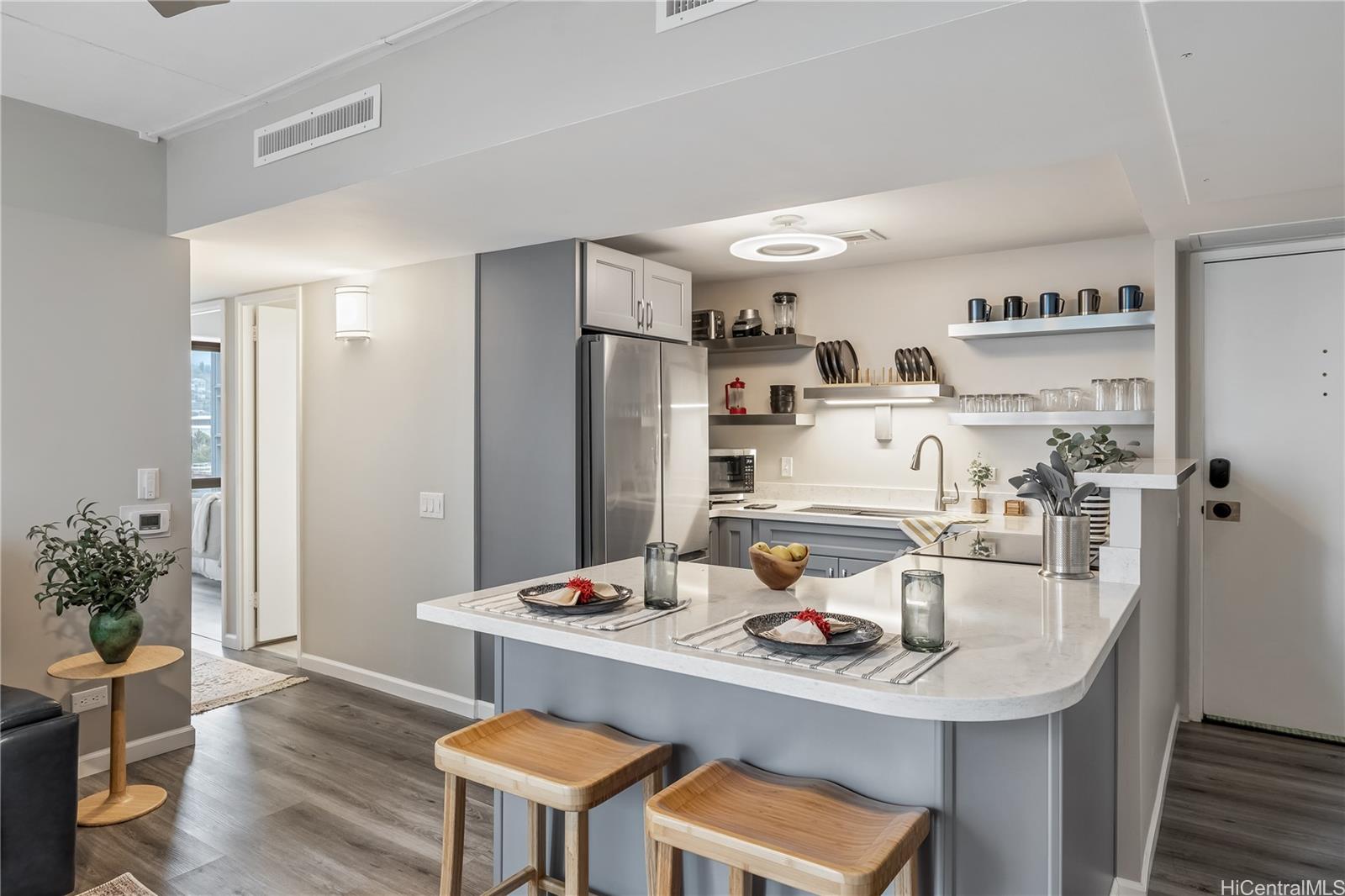 225 Queen Street  Unit 9G