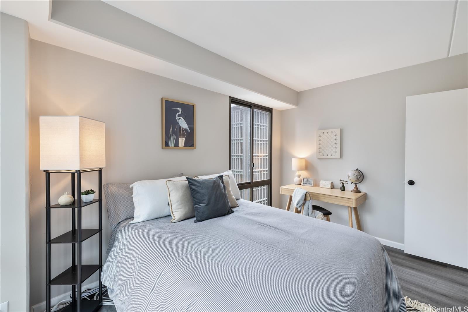 225 Queen Street  Unit 9G