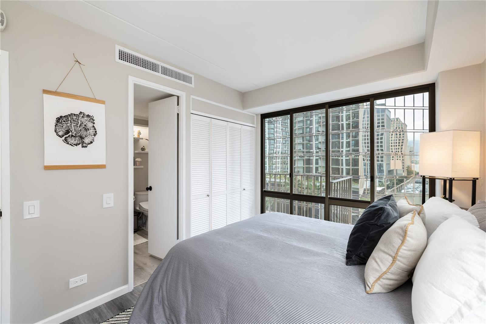 225 Queen Street  Unit 9G