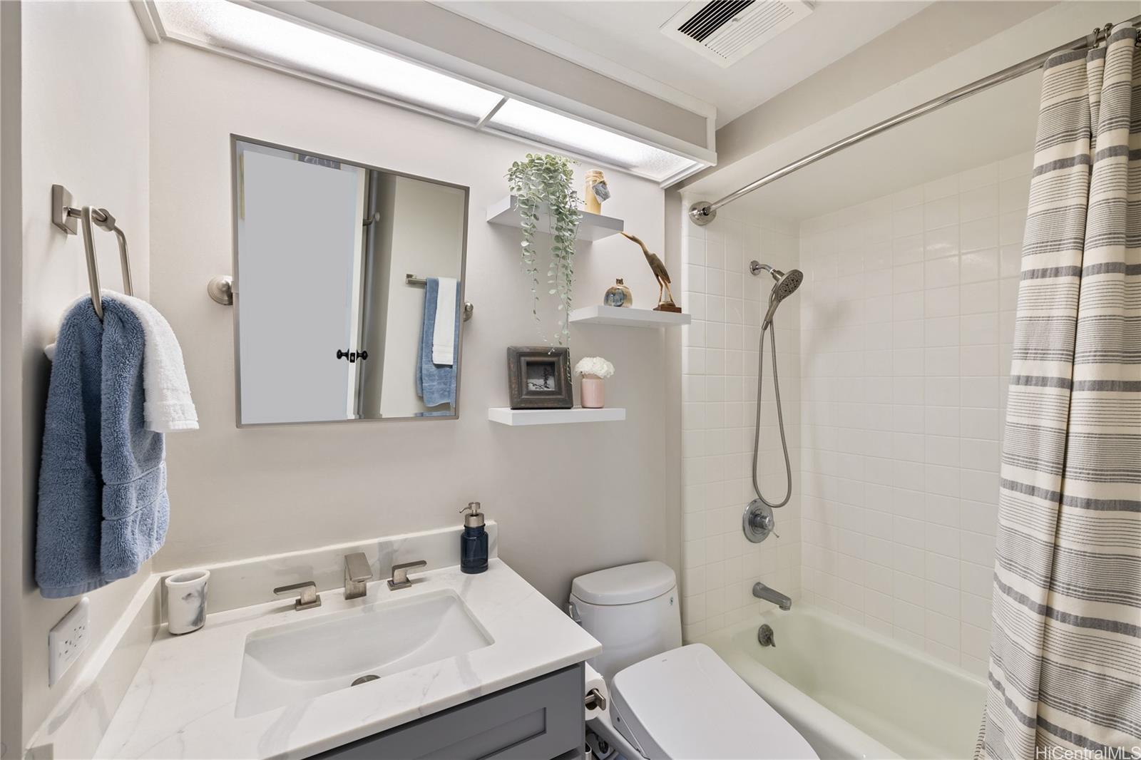 225 Queen Street  Unit 9G