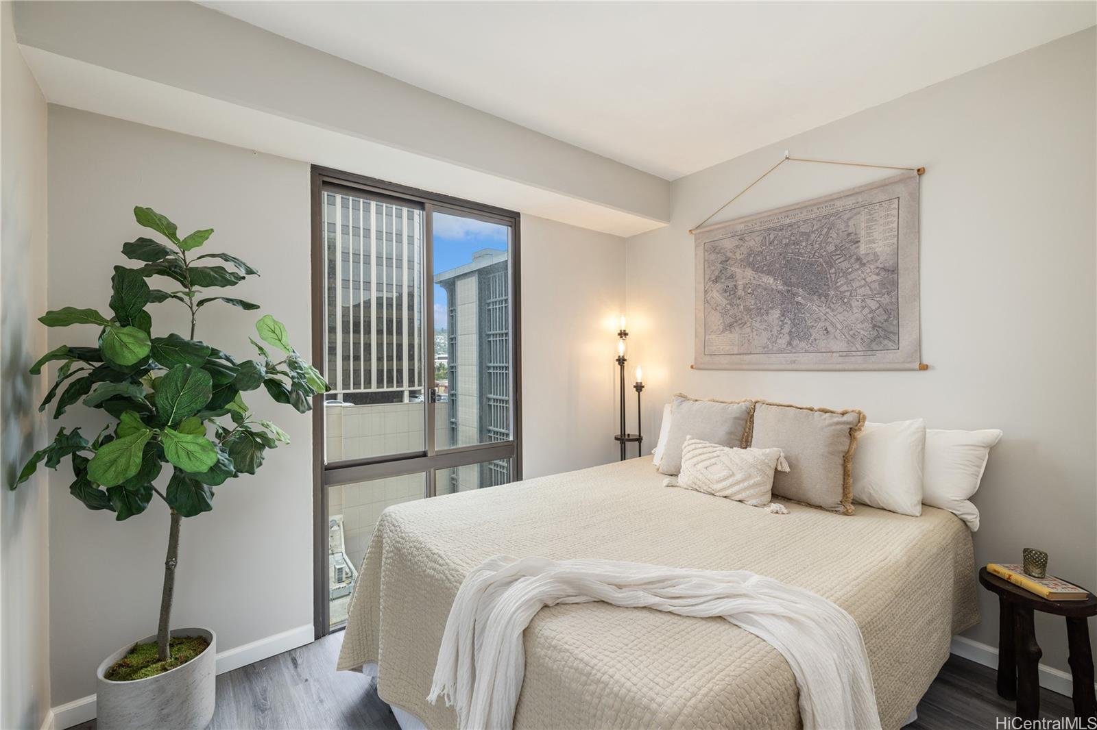 225 Queen Street  Unit 9G