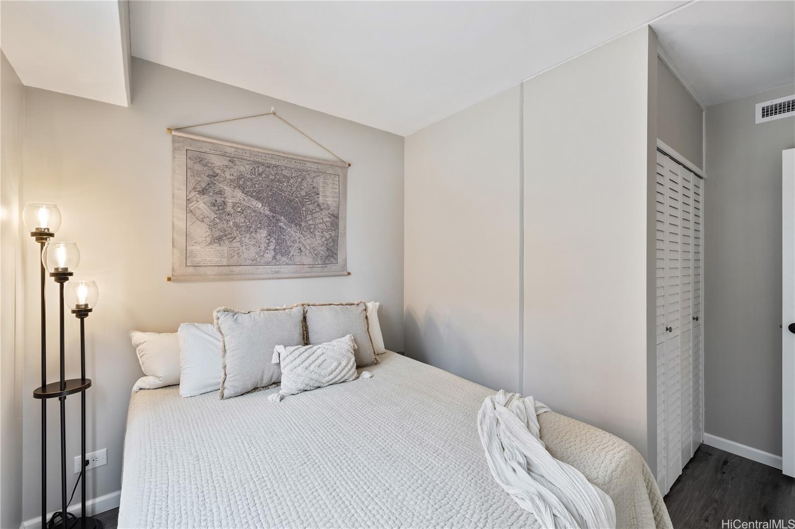 225 Queen Street  Unit 9G