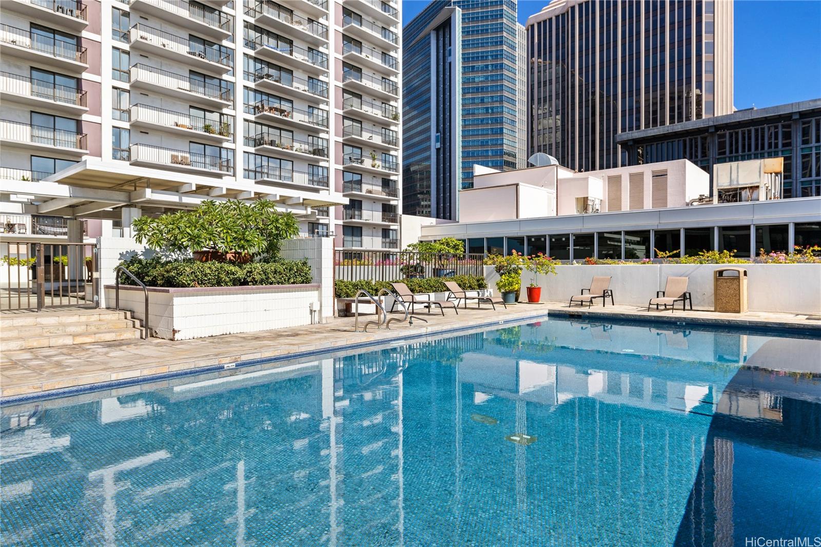 225 Queen Street  Unit 9G