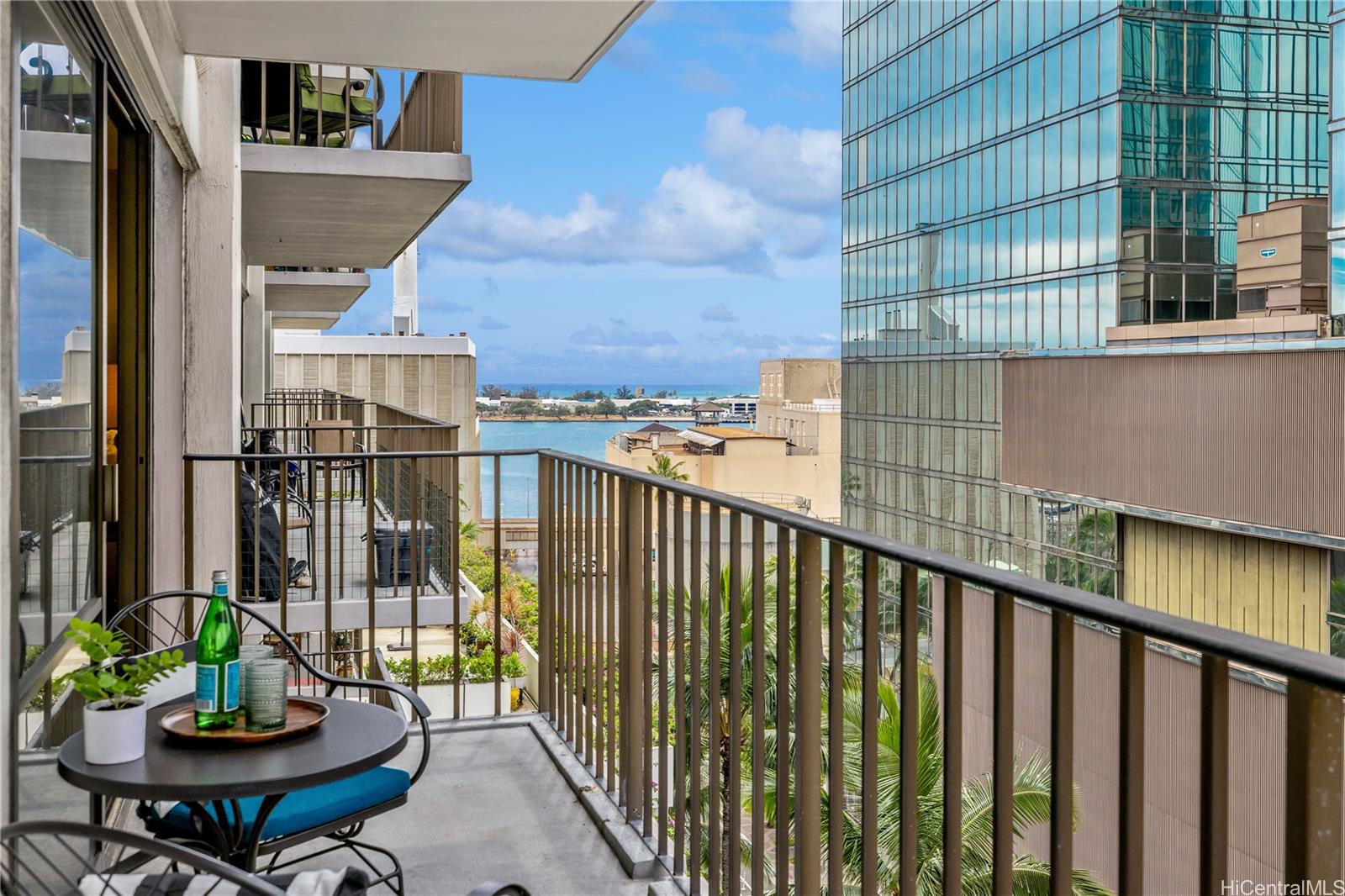 225 Queen Street  Unit 9G