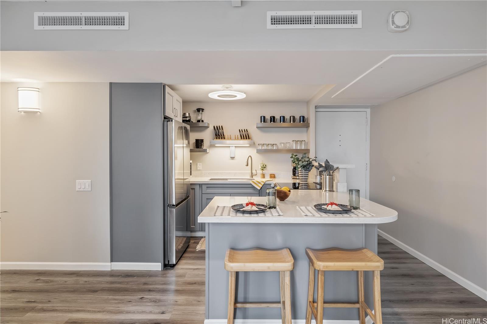 225 Queen Street  Unit 9G