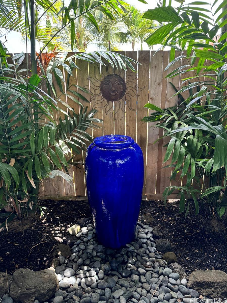 Photo 18 of 25
