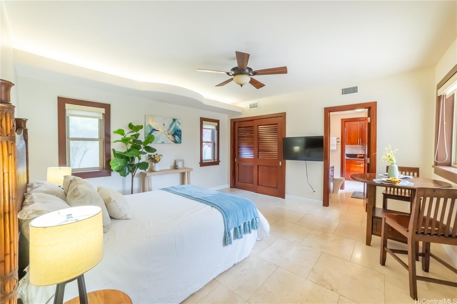 7096 Kalanianaole Highway