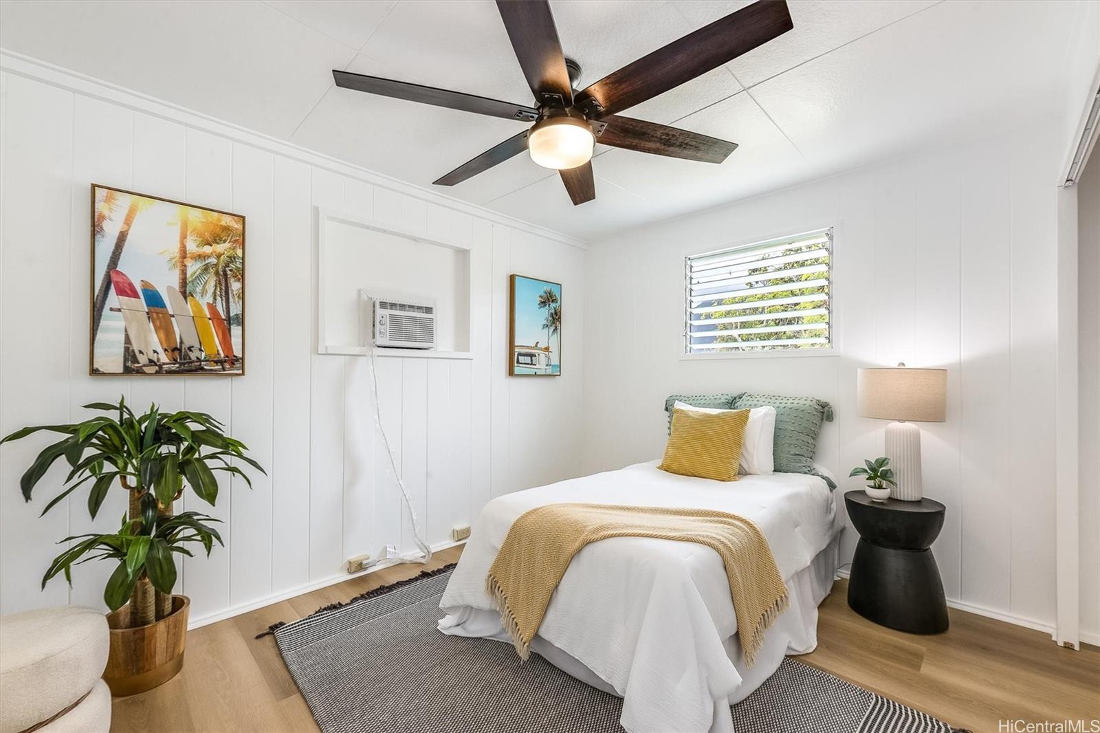 Photo 11 of 25