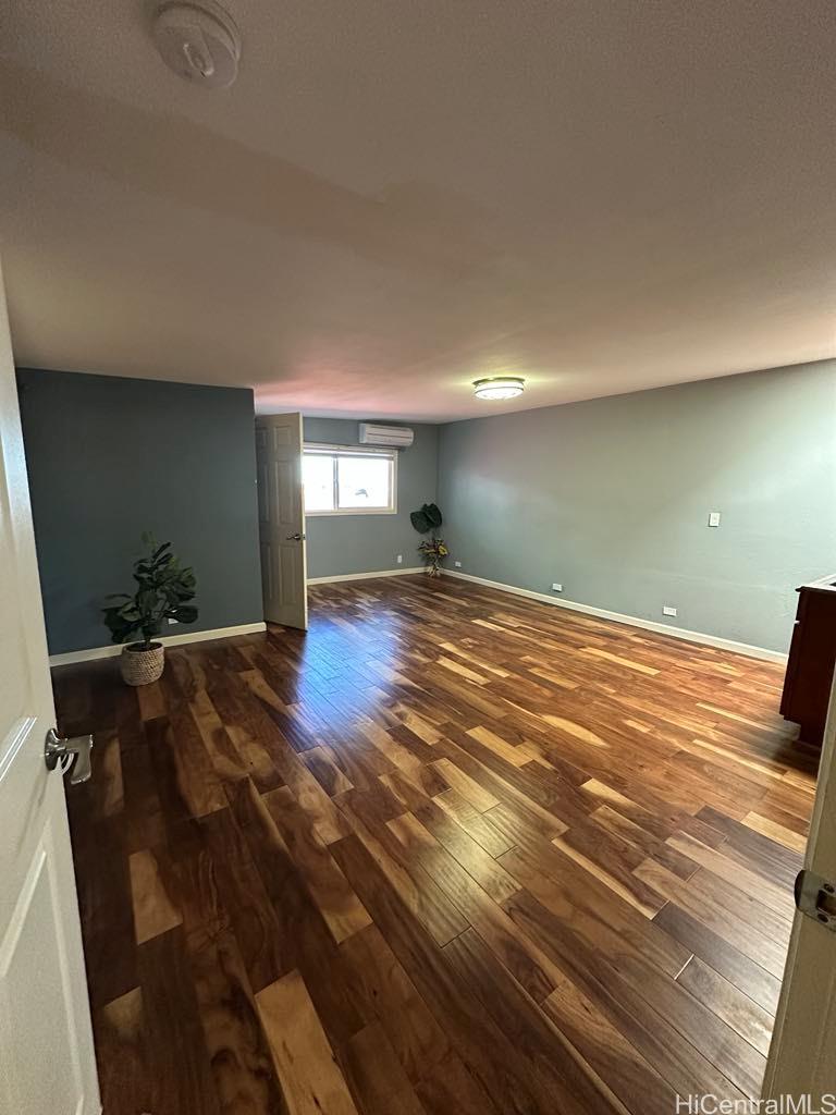 Photo 11 of 25