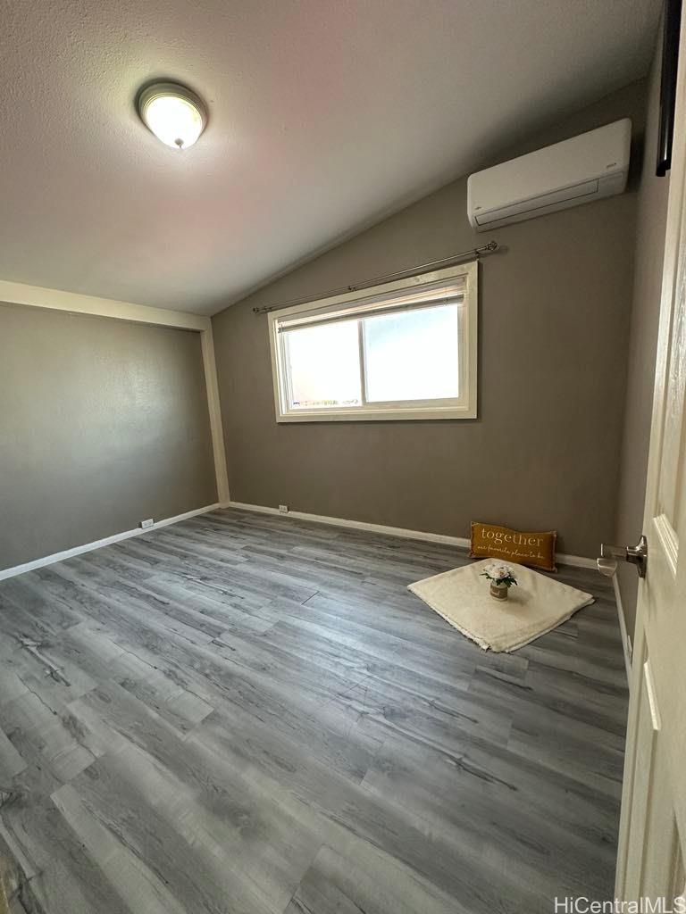 Photo 23 of 25
