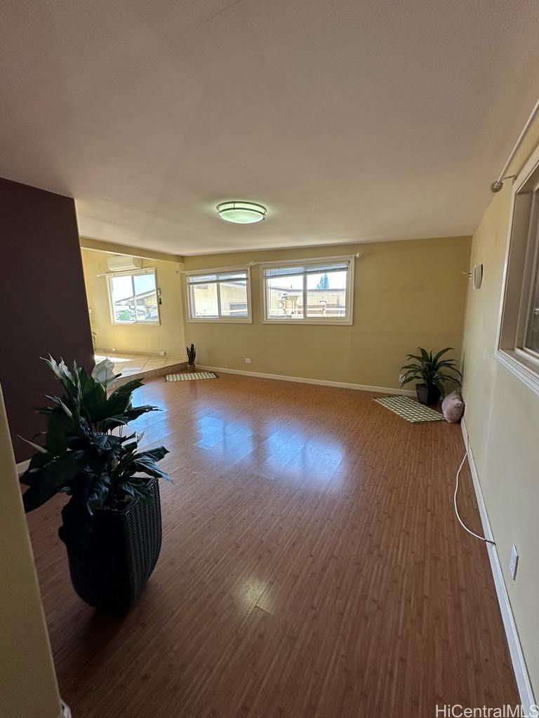Photo 7 of 25