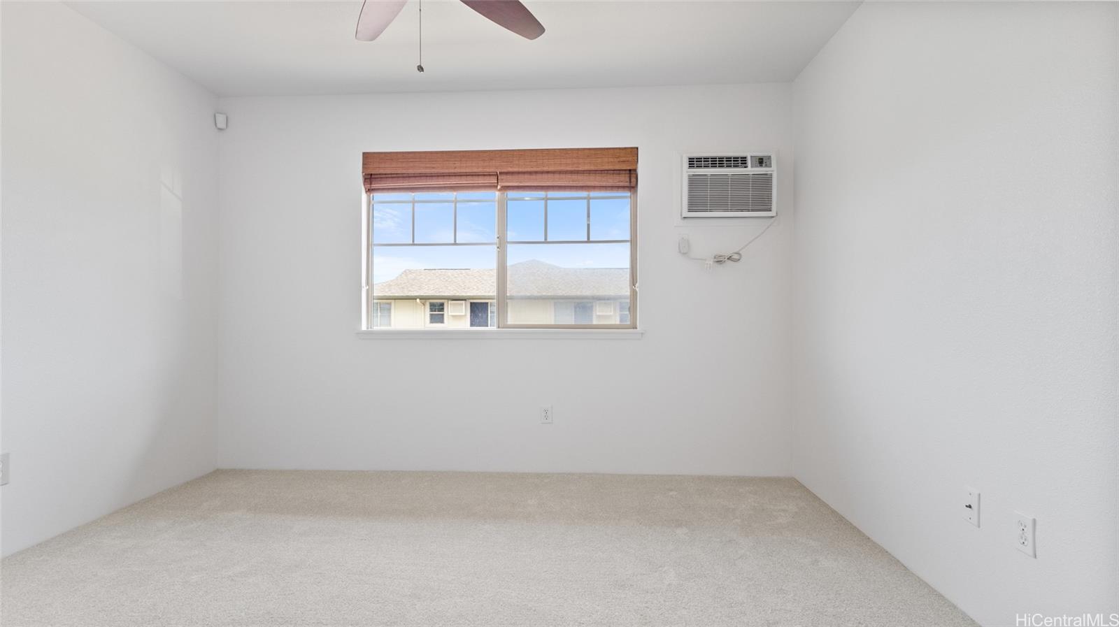 Photo 18 of 25