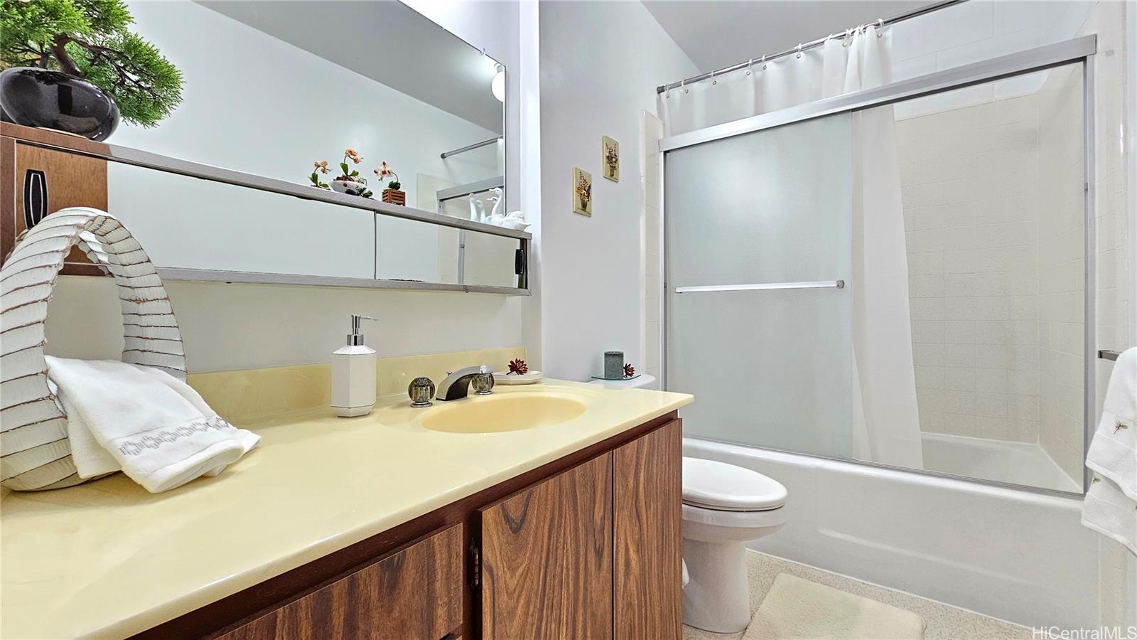 Photo 8 of 23