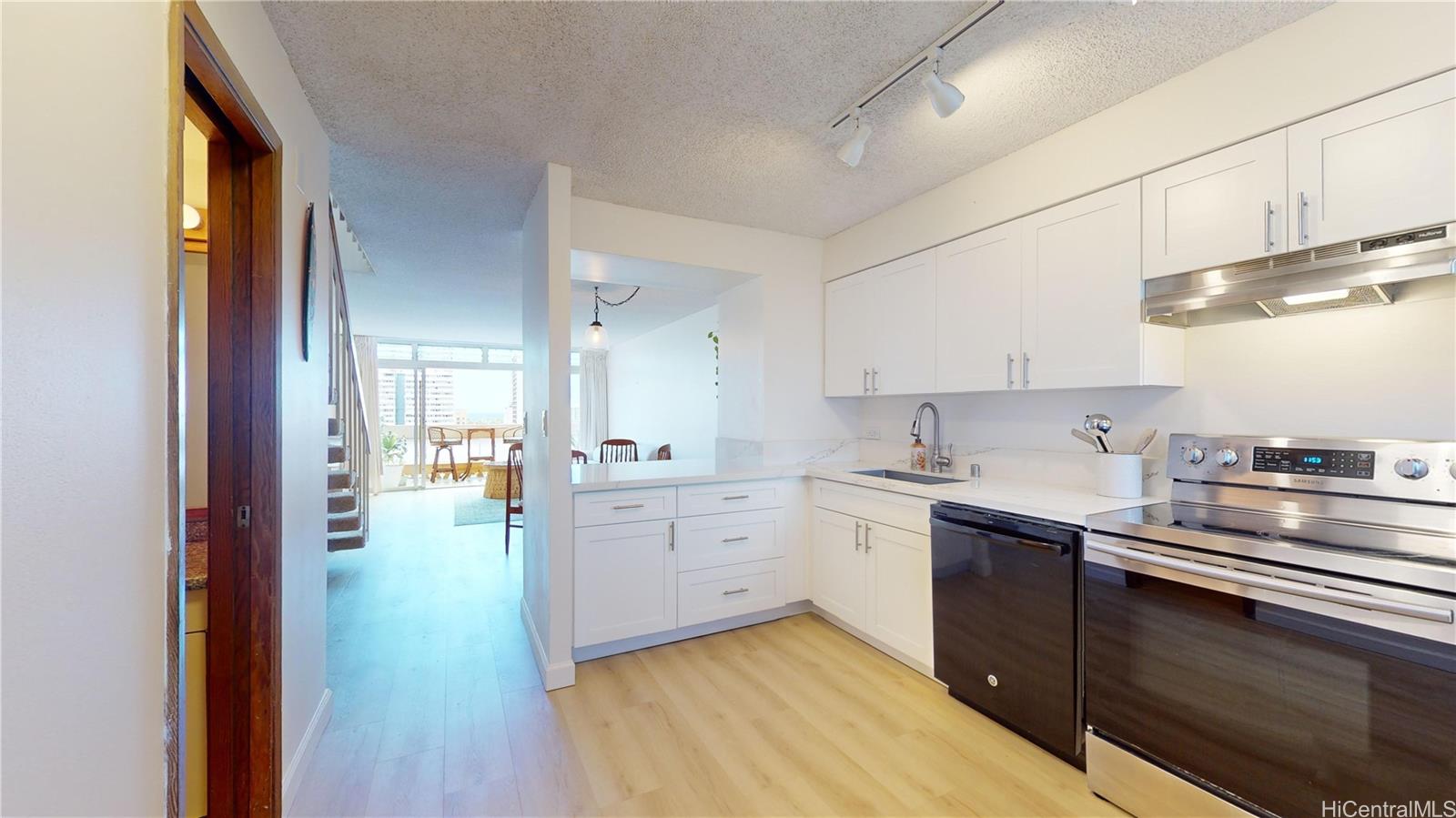 500 University Avenue 1407